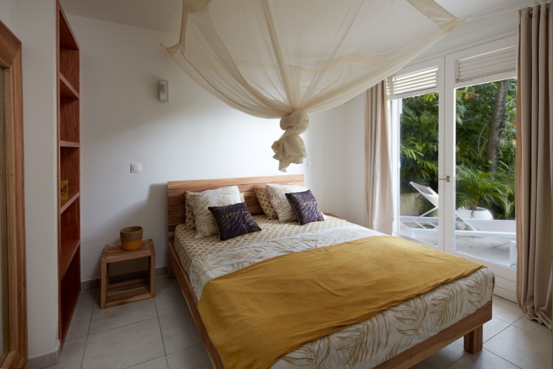 Chambre climatisée dans l'appartement au rez de jardin